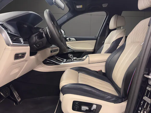 BMW X7 M50i