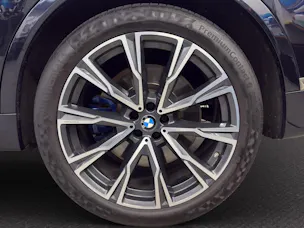 BMW X7 M50i