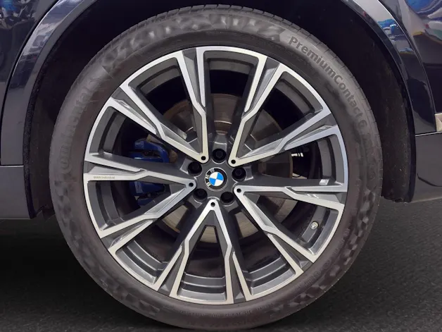 BMW X7 M50i