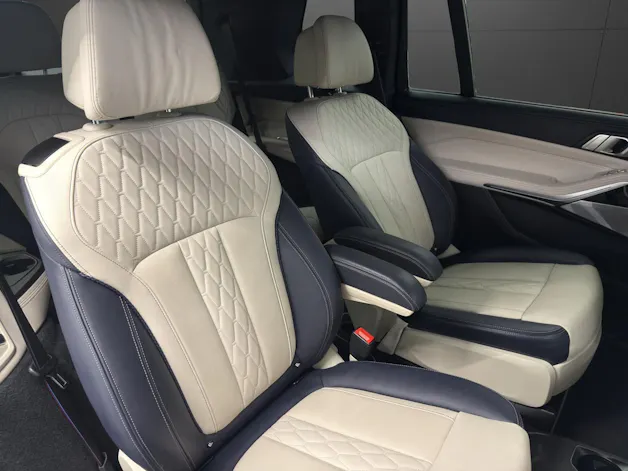 BMW X7 M50i