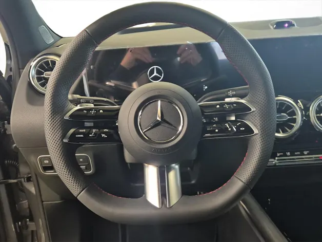 MERCEDES-BENZ GLA 250 e EQ Star AMG Line