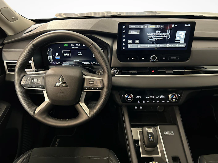 Fahrzeugbild MITSUBISHI OUTLANDER