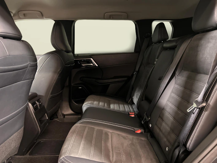 Fahrzeugbild MITSUBISHI OUTLANDER