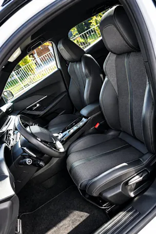 PEUGEOT 2008 1.2 PureTech 130 GT