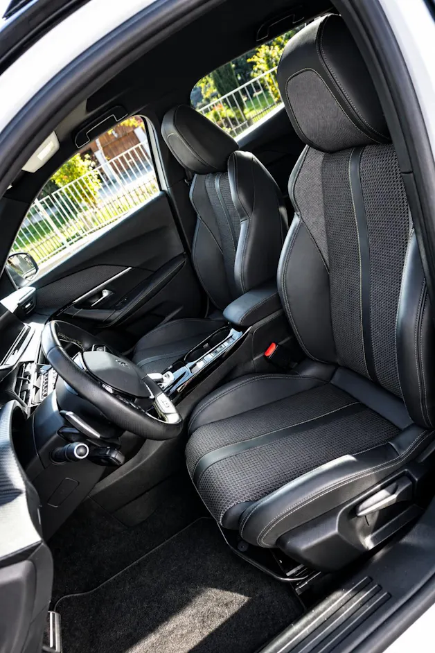 PEUGEOT 2008 1.2 PureTech 130 GT