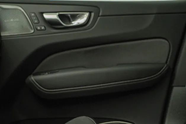 VOLVO XC60 2.0 T8 TE XCENTRIC Black Edition eAWD