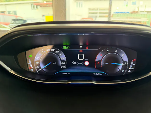 PEUGEOT 5008 2.0 BlueHDi 180 GT