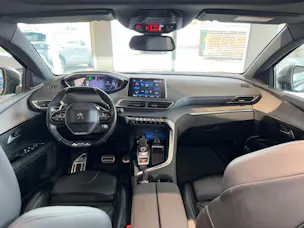 PEUGEOT 5008 2.0 BlueHDi 180 GT