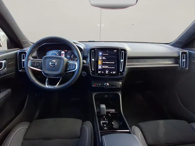 VOLVO XC40 1.5 T5 PiH Ultimate Dark
