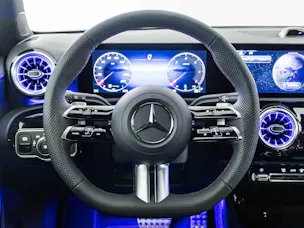 MERCEDES-BENZ A 180 d