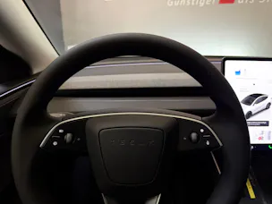 Tesla Model Y LR Premium AWD MY27 AHK