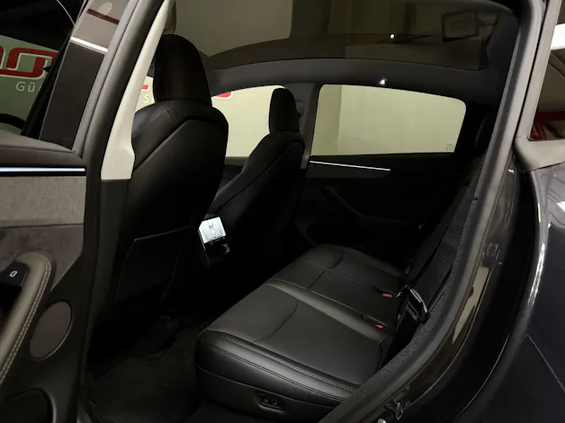 Tesla Model Y LR Premium AWD MY27 AHK