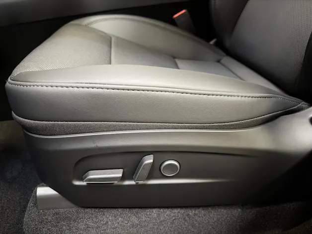 Tesla Model Y LR Premium AWD MY27 AHK