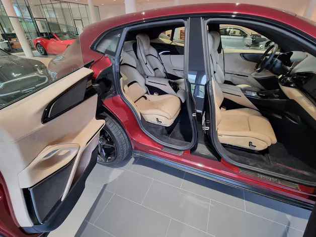 FERRARI Purosangue 6.5 V12