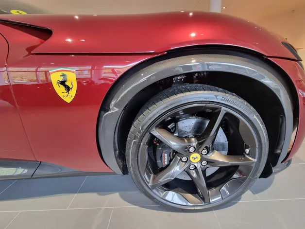 FERRARI Purosangue 6.5 V12