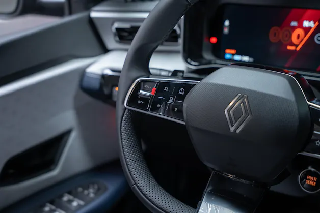RENAULT R5 E-Tech Comfort Range Roland Garros / Rückfahrkamera / Lenkradheizung / Sitzheizung