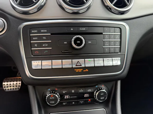 MERCEDES-BENZ GLA 250 AMG Line 4Matic 7G-DCT