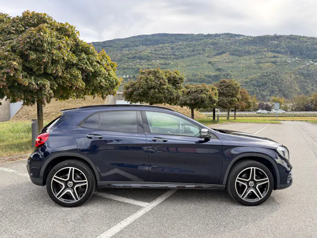 MERCEDES-BENZ GLA 250 AMG Line 4Matic 7G-DCT
