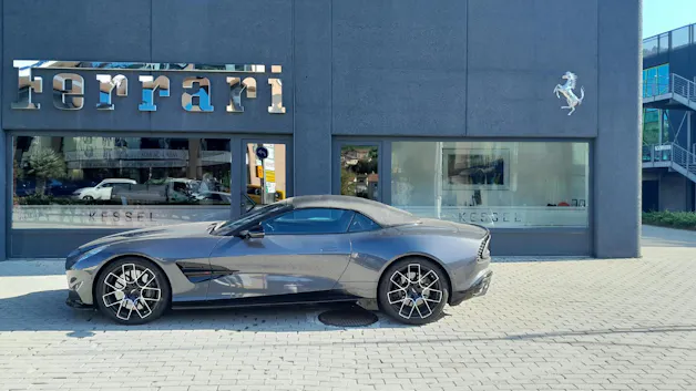 ASTON MARTIN Vanquish Volante