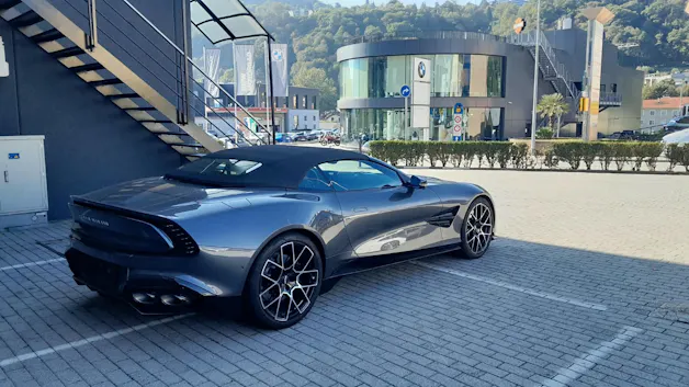 ASTON MARTIN Vanquish Volante