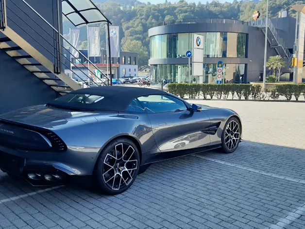 ASTON MARTIN Vanquish Volante