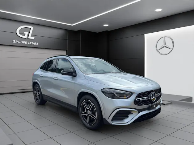 MERCEDES-BENZ GLA 200 Night Star 7G-DCT