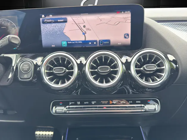 MERCEDES-BENZ GLA 200 Night Star 7G-DCT