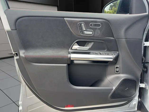 MERCEDES-BENZ GLA 200 Night Star 7G-DCT