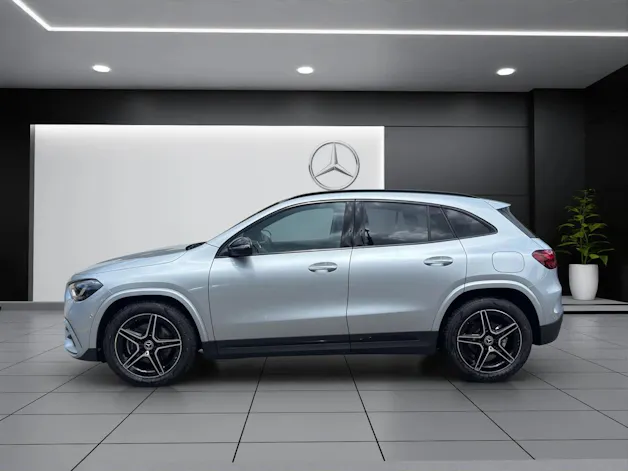 MERCEDES-BENZ GLA 200 Night Star 7G-DCT