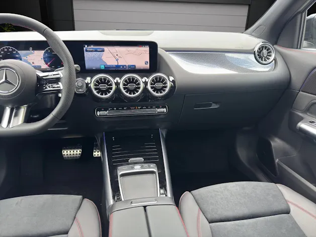 MERCEDES-BENZ GLA 200 Night Star 7G-DCT