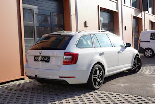 SKODA Octavia 1.5 G-tec Style "* CH Auto * 8 Roues * Capteurs avant/arrière * Tempomat Adaptatif * Clim Auto * Crochet attelage *"