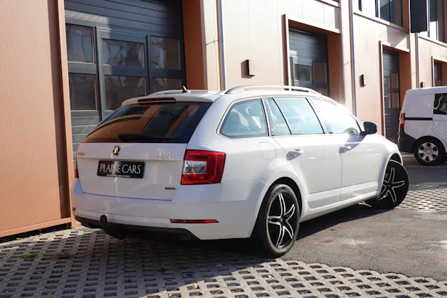SKODA Octavia 1.5 G-tec Style "* CH Auto * 8 Roues * Capteurs avant/arrière * Tempomat Adaptatif * Clim Auto * Crochet attelage *"