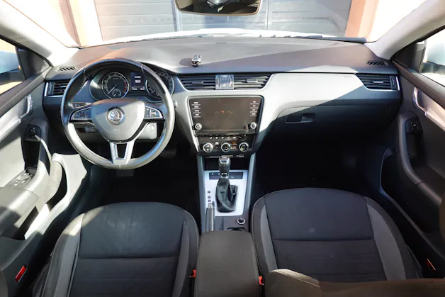 SKODA Octavia 1.5 G-tec Style "* CH Auto * 8 Roues * Capteurs avant/arrière * Tempomat Adaptatif * Clim Auto * Crochet attelage *"