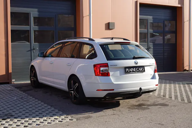 SKODA Octavia 1.5 G-tec Style "* CH Auto * 8 Roues * Capteurs avant/arrière * Tempomat Adaptatif * Clim Auto * Crochet attelage *"