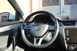 SKODA Octavia 1.5 G-tec Style "* CH Auto * 8 Roues * Capteurs avant/arrière * Tempomat Adaptatif * Clim Auto * Crochet attelage *"