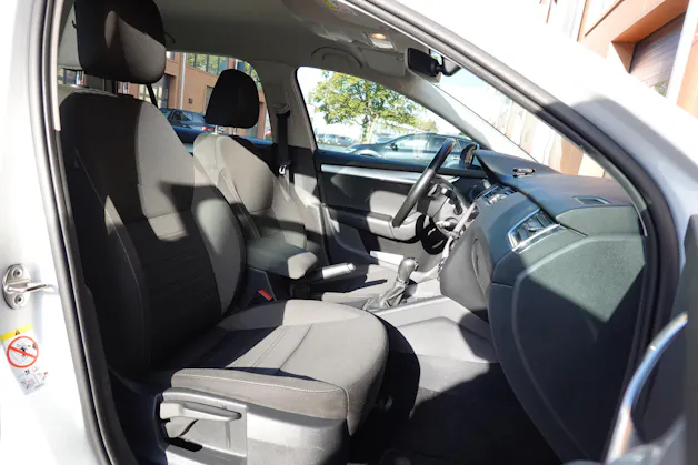 SKODA Octavia 1.5 G-tec Style "* CH Auto * 8 Roues * Capteurs avant/arrière * Tempomat Adaptatif * Clim Auto * Crochet attelage *"