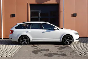 SKODA Octavia 1.5 G-tec Style "* CH Auto * 8 Roues * Capteurs avant/arrière * Tempomat Adaptatif * Clim Auto * Crochet attelage *"