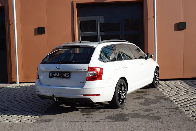 SKODA Octavia 1.5 G-tec Style "* CH Auto * 8 Roues * Capteurs avant/arrière * Tempomat Adaptatif * Clim Auto * Crochet attelage *"