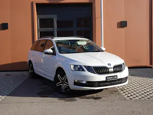 SKODA Octavia 1.5 G-tec Style "* CH Auto * 8 Roues * Capteurs avant/arrière * Tempomat Adaptatif * Clim Auto * Crochet attelage *"