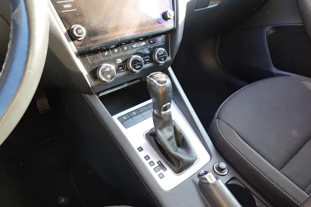 SKODA Octavia 1.5 G-tec Style "* CH Auto * 8 Roues * Capteurs avant/arrière * Tempomat Adaptatif * Clim Auto * Crochet attelage *"
