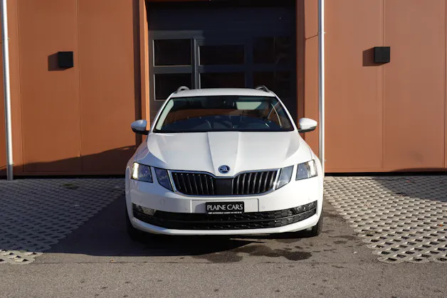 SKODA Octavia 1.5 G-tec Style "* CH Auto * 8 Roues * Capteurs avant/arrière * Tempomat Adaptatif * Clim Auto * Crochet attelage *"
