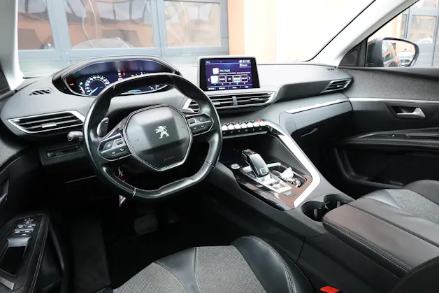 PEUGEOT 3008 1.2 PureTech "* CH Auto * Toit Panoramique * Climatisation Bi-zone * GPS * Aide au Stationnement * Cuir / Tissu *"