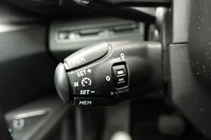 PEUGEOT 3008 1.2 PureTech "* CH Auto * Toit Panoramique * Climatisation Bi-zone * GPS * Aide au Stationnement * Cuir / Tissu *"