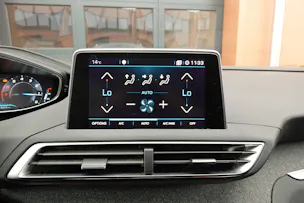 PEUGEOT 3008 1.2 PureTech "* CH Auto * Toit Panoramique * Climatisation Bi-zone * GPS * Aide au Stationnement * Cuir / Tissu *"