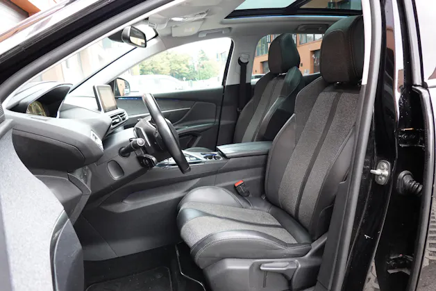 PEUGEOT 3008 1.2 PureTech "* CH Auto * Toit Panoramique * Climatisation Bi-zone * GPS * Aide au Stationnement * Cuir / Tissu *"