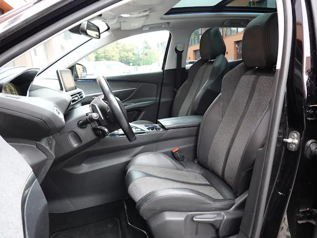 PEUGEOT 3008 1.2 PureTech "* CH Auto * Toit Panoramique * Climatisation Bi-zone * GPS * Aide au Stationnement * Cuir / Tissu *"