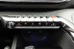 PEUGEOT 3008 1.2 PureTech "* CH Auto * Toit Panoramique * Climatisation Bi-zone * GPS * Aide au Stationnement * Cuir / Tissu *"