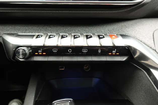 PEUGEOT 3008 1.2 PureTech "* CH Auto * Toit Panoramique * Climatisation Bi-zone * GPS * Aide au Stationnement * Cuir / Tissu *"
