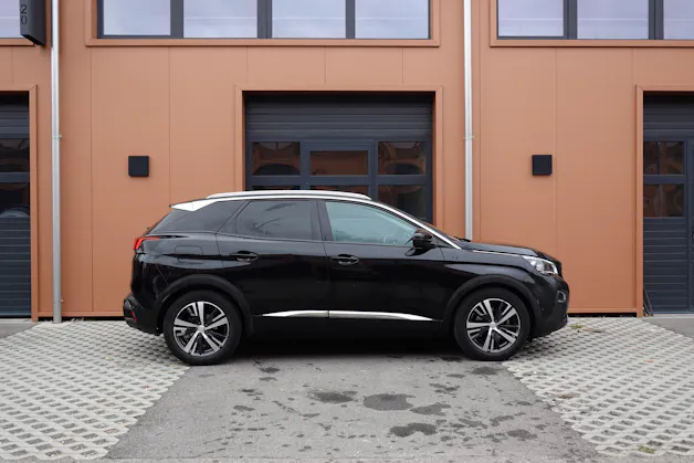 PEUGEOT 3008 1.2 PureTech "* CH Auto * Toit Panoramique * Climatisation Bi-zone * GPS * Aide au Stationnement * Cuir / Tissu *"