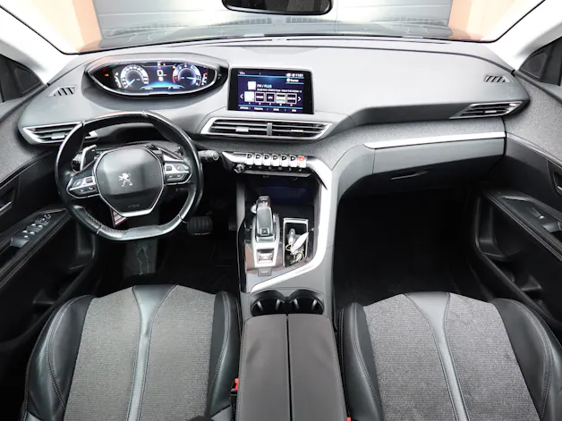 PEUGEOT 3008 1.2 PureTech "* CH Auto * Toit Panoramique * Climatisation Bi-zone * GPS * Aide au Stationnement * Cuir / Tissu *"